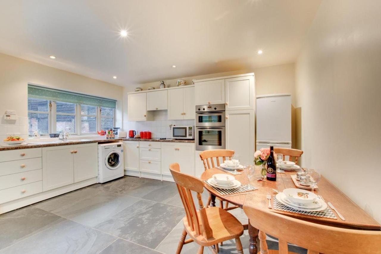 Pandy Barn Berriew Apartment Welshpool Bagian luar foto
