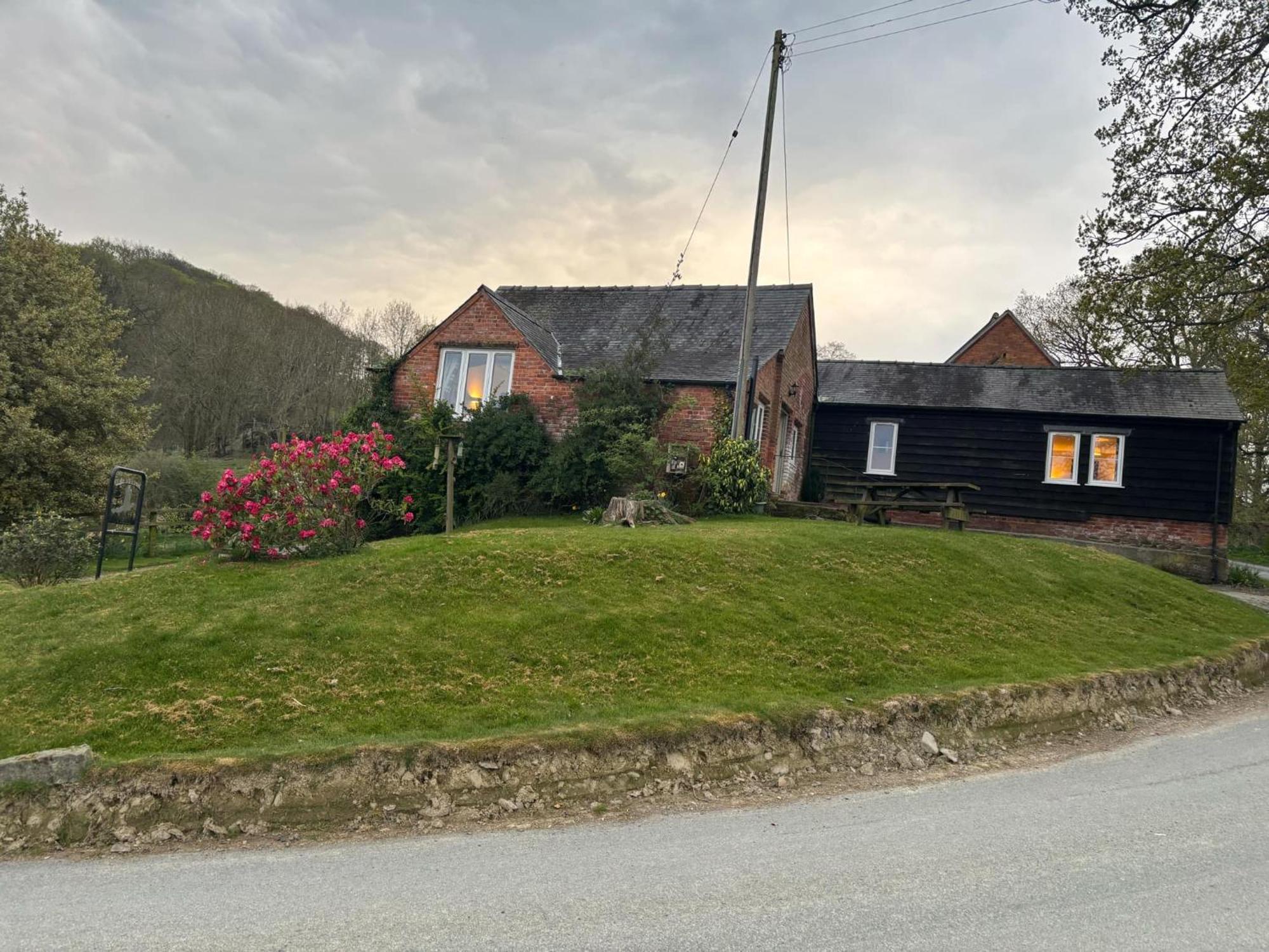 Pandy Barn Berriew Apartment Welshpool Bagian luar foto